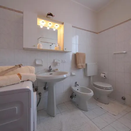 Apartment Sleeps 2 Baveno