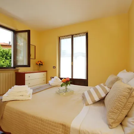 Sleeps 2 Baveno