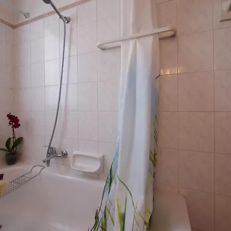 Sleeps 2 Apartament