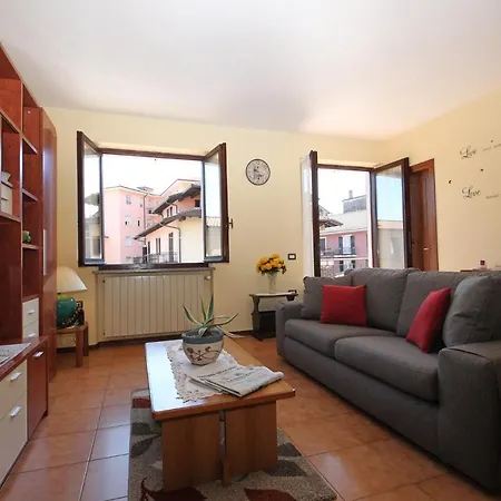 Sleeps 2 Apartment Baveno